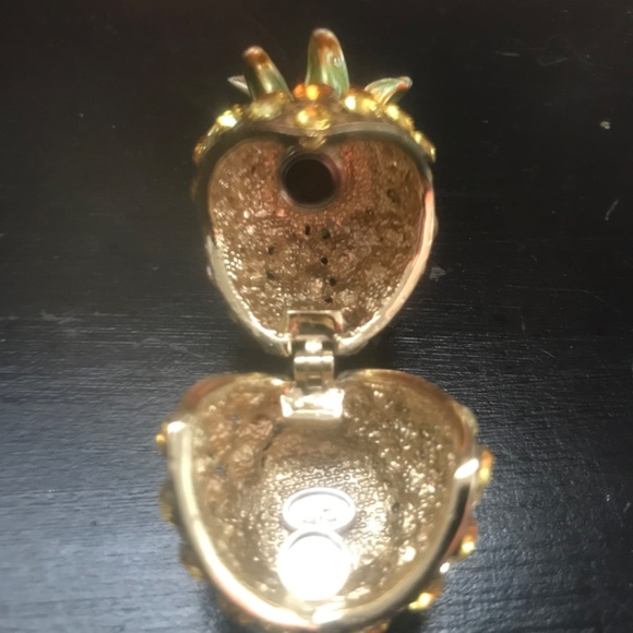 Magnetic Pineapple Ring Holder - Picture 2 of 2